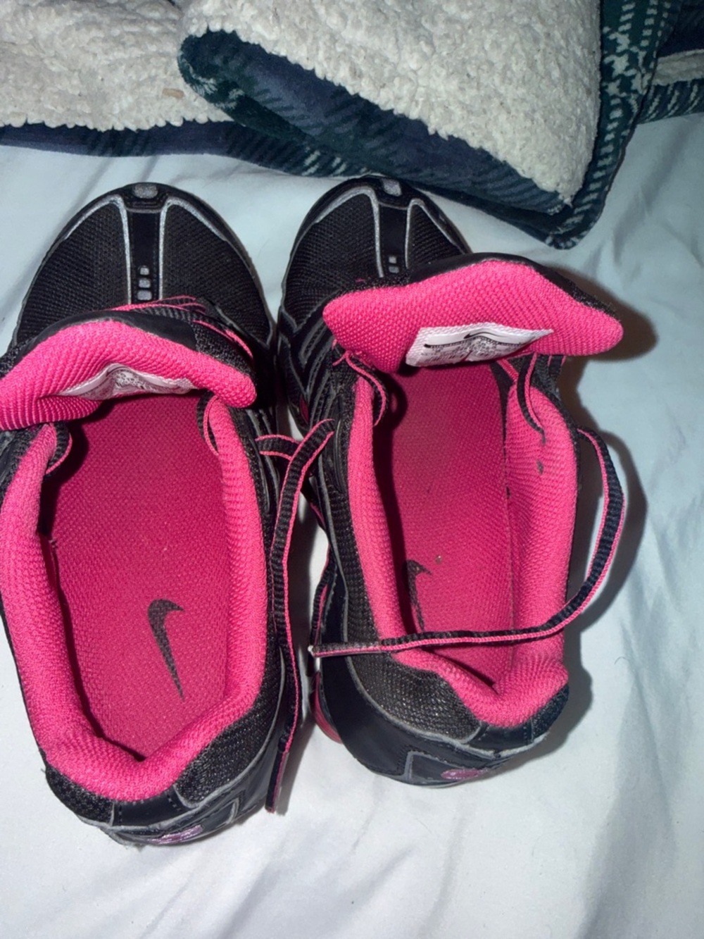 Broken Nike shox Black and Pink Shox Athletic Sneakers size 6 - Picture 9 of 9